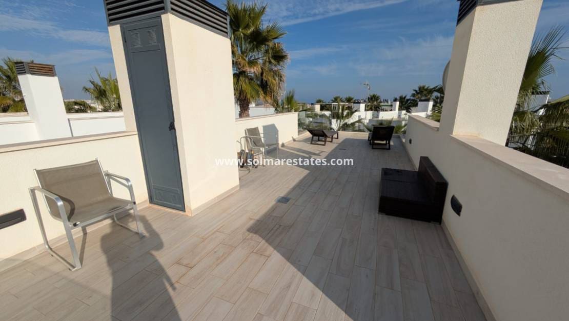 3 Zimmer Villa zu verkaufen in Cabo Roig mit Pool - 450.000 € (Ref: 9521777)