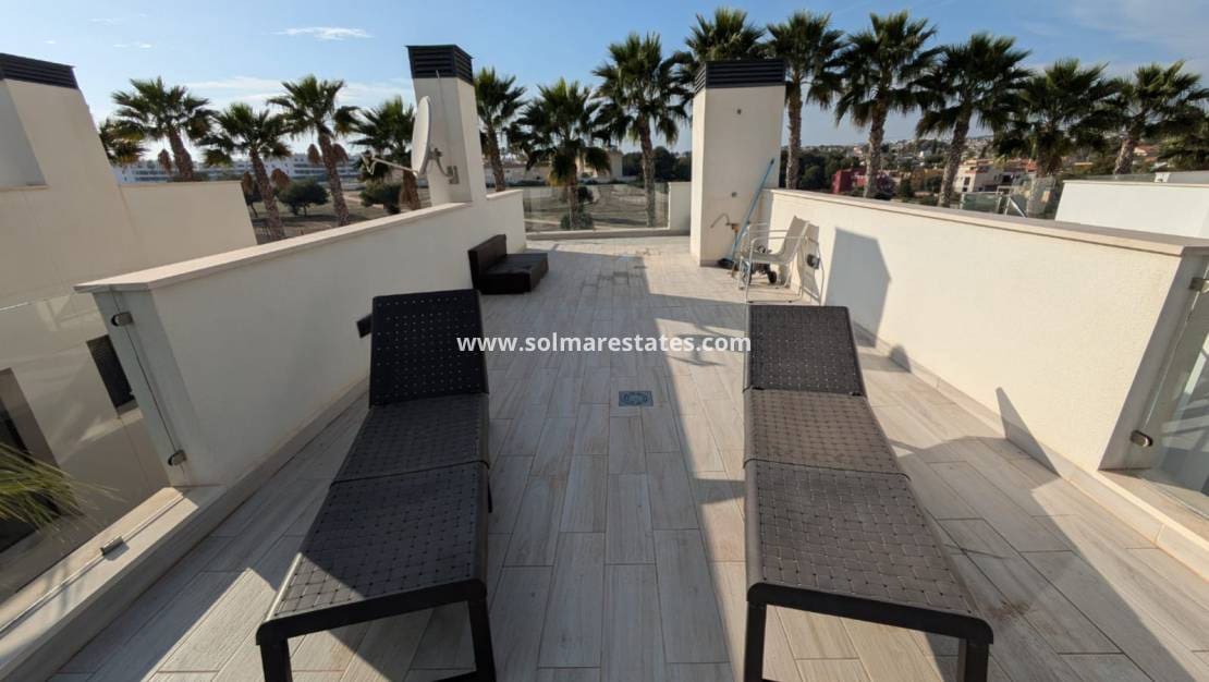 3 Zimmer Villa zu verkaufen in Cabo Roig mit Pool - 450.000 € (Ref: 9521777)
