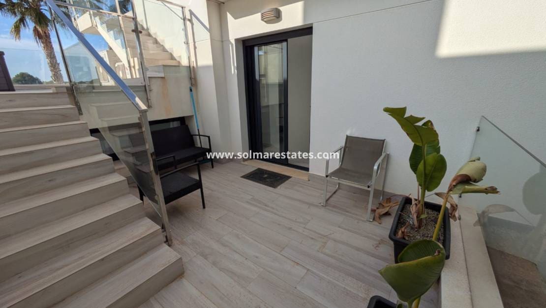 3 Zimmer Villa zu verkaufen in Cabo Roig mit Pool - 450.000 € (Ref: 9521777)