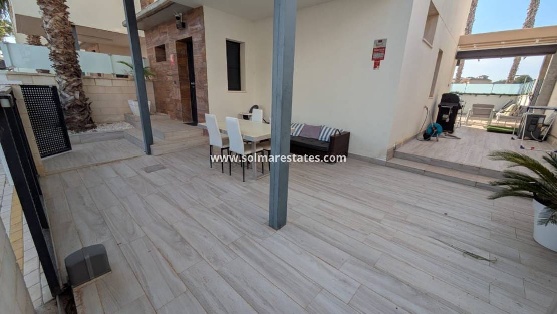 3 Zimmer Villa zu verkaufen in Cabo Roig mit Pool - 450.000 € (Ref: 9521777)