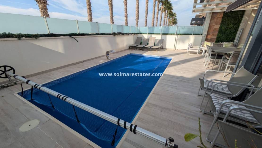 3 Zimmer Villa zu verkaufen in Cabo Roig mit Pool - 450.000 € (Ref: 9521777)