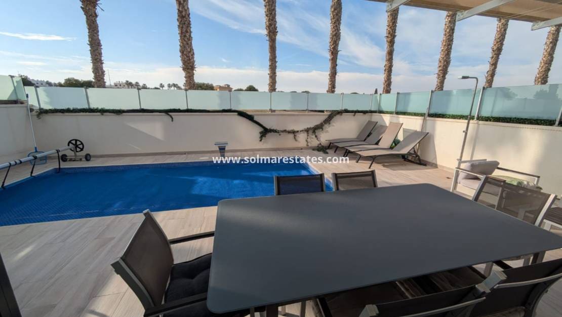 3 Zimmer Villa zu verkaufen in Cabo Roig mit Pool - 450.000 € (Ref: 9521777)