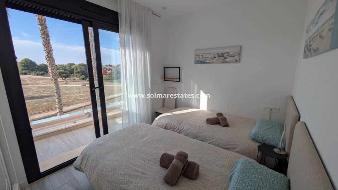 3 Zimmer Villa zu verkaufen in Cabo Roig mit Pool - 450.000 € (Ref: 9521777)