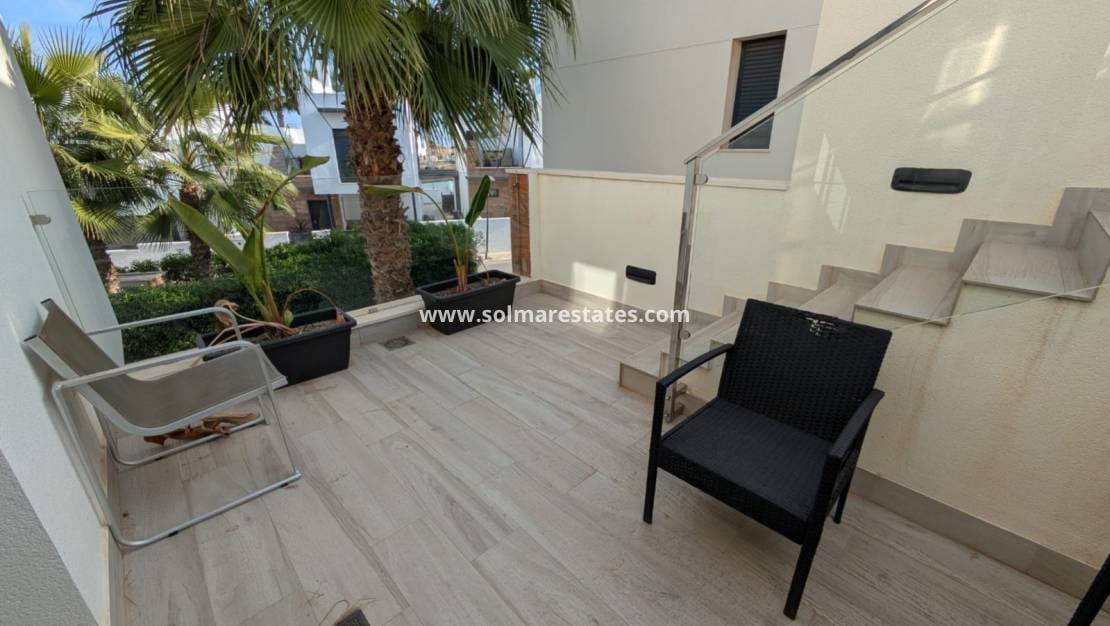 3 Zimmer Villa zu verkaufen in Cabo Roig mit Pool - 450.000 € (Ref: 9521777)