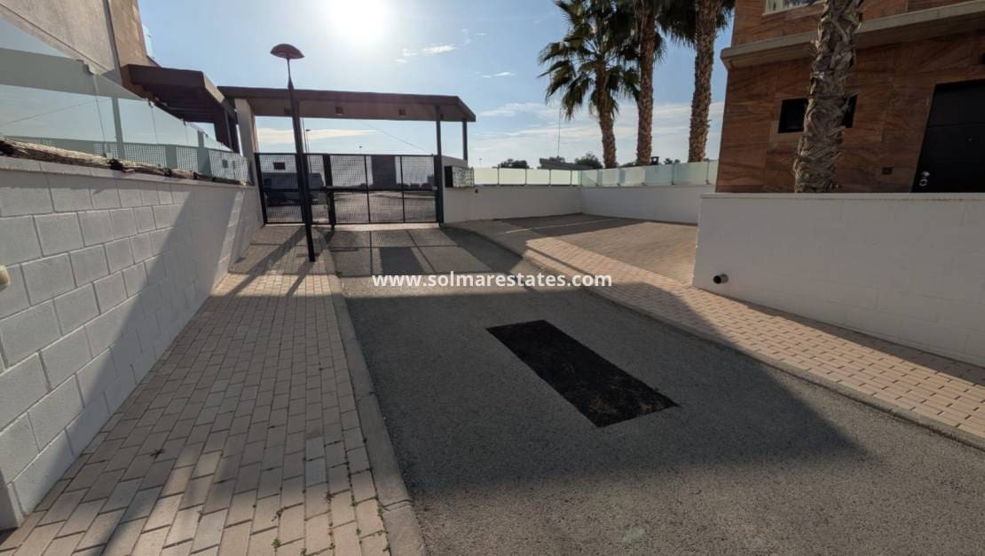 3 Zimmer Villa zu verkaufen in Cabo Roig mit Pool - 450.000 € (Ref: 9521777)