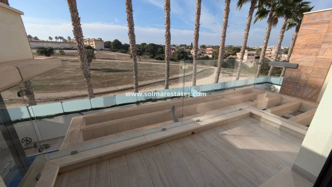 3 Zimmer Villa zu verkaufen in Cabo Roig mit Pool - 450.000 € (Ref: 9521777)