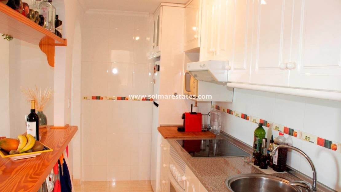 2 Zimmer Apartment zu verkaufen in Playa Flamenca mit Pool - 227.000 € (Ref: 9532637)