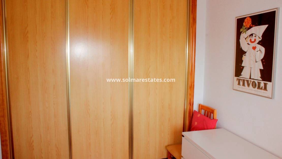 2 Zimmer Apartment zu verkaufen in Playa Flamenca mit Pool - 227.000 € (Ref: 9532637)