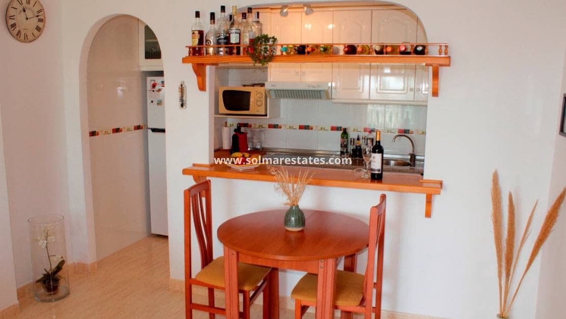 2 Zimmer Apartment zu verkaufen in Playa Flamenca mit Pool - 227.000 € (Ref: 9532637)