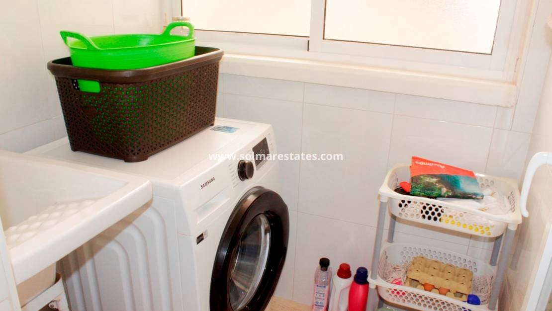 2 Zimmer Apartment zu verkaufen in Playa Flamenca mit Pool - 227.000 € (Ref: 9532637)