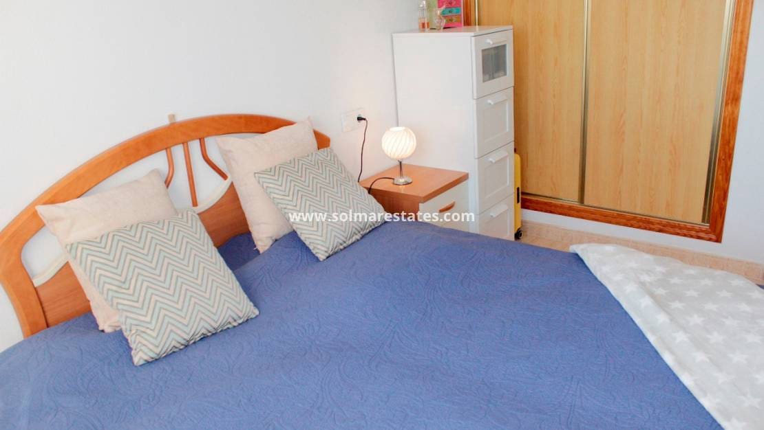 2 Zimmer Apartment zu verkaufen in Playa Flamenca mit Pool - 227.000 € (Ref: 9532637)