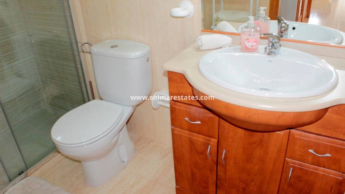 2 Zimmer Apartment zu verkaufen in Playa Flamenca mit Pool - 227.000 € (Ref: 9532637)