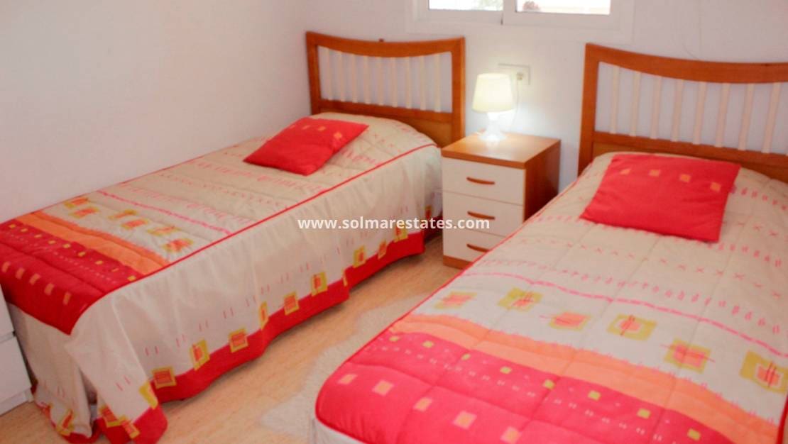 2 Zimmer Apartment zu verkaufen in Playa Flamenca mit Pool - 227.000 € (Ref: 9532637)