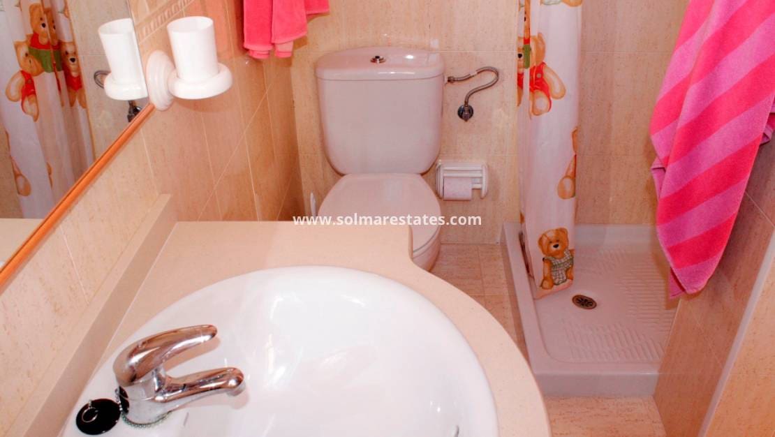 2 Zimmer Apartment zu verkaufen in Playa Flamenca mit Pool - 227.000 € (Ref: 9532637)