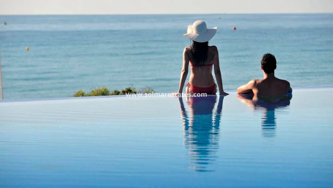 2 Zimmer Apartment zu verkaufen in Playa Flamenca mit Pool - 227.000 € (Ref: 9532637)