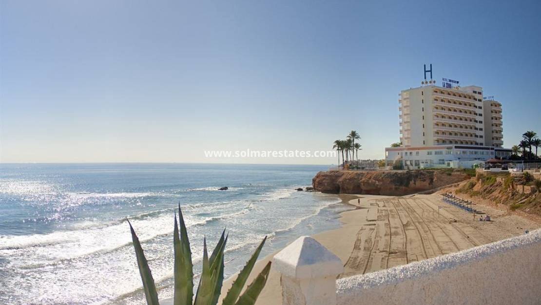 2 Zimmer Apartment zu verkaufen in Playa Flamenca mit Pool - 227.000 € (Ref: 9532637)