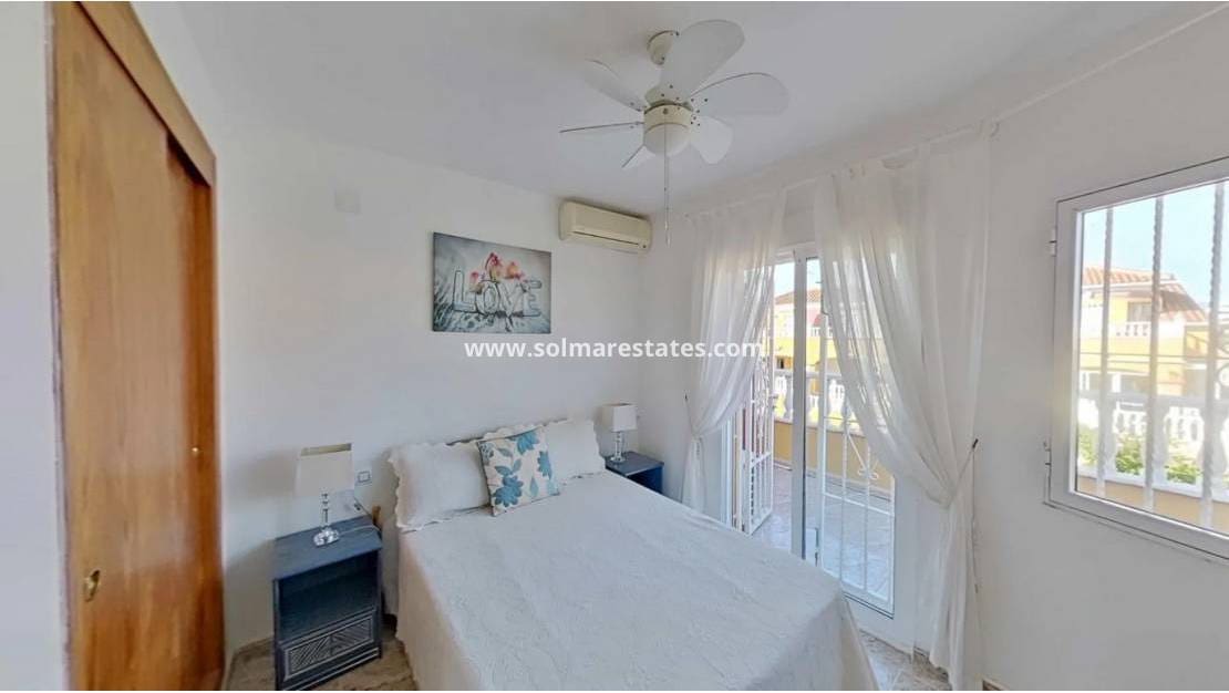 Pareado de 2 habitaciones en Cabo Roig en venta con piscina - 225.000 € (Ref: 9538890)