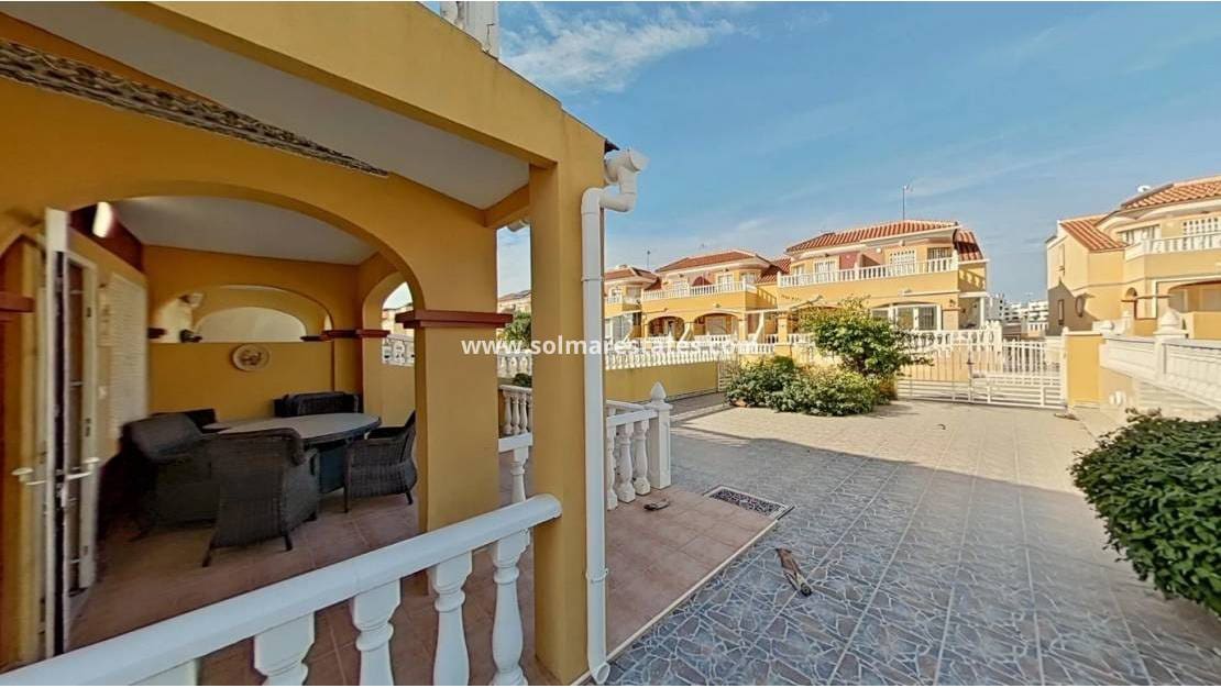 Pareado de 2 habitaciones en Cabo Roig en venta con piscina - 225.000 € (Ref: 9538890)