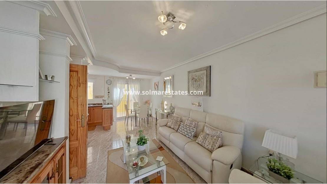 Pareado de 2 habitaciones en Cabo Roig en venta con piscina - 225.000 € (Ref: 9538890)