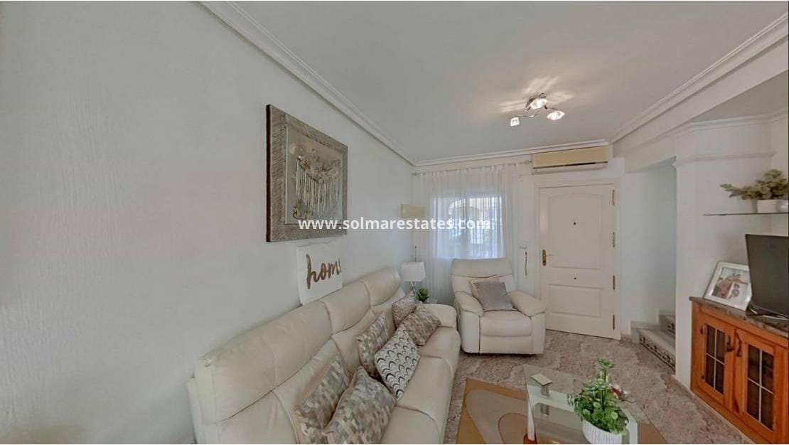 Pareado de 2 habitaciones en Cabo Roig en venta con piscina - 225.000 € (Ref: 9538890)