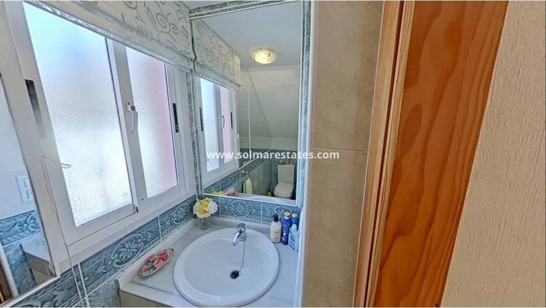 Pareado de 2 habitaciones en Cabo Roig en venta con piscina - 225.000 € (Ref: 9538890)