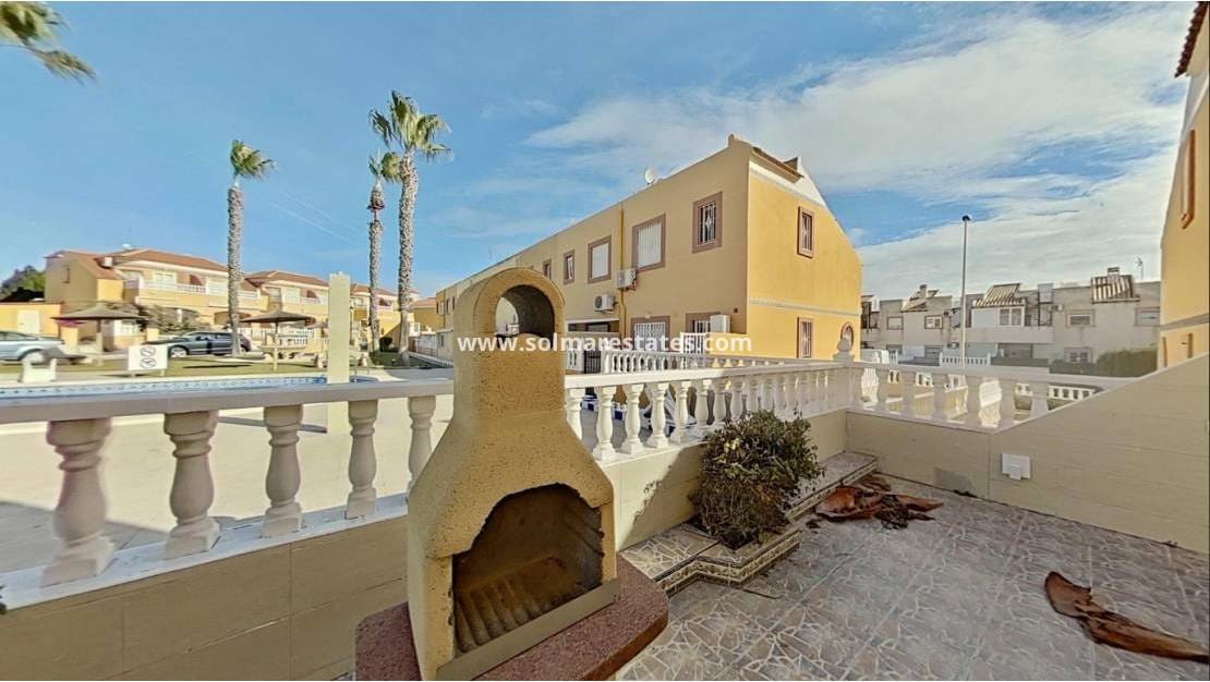 Pareado de 2 habitaciones en Cabo Roig en venta con piscina - 225.000 € (Ref: 9538890)