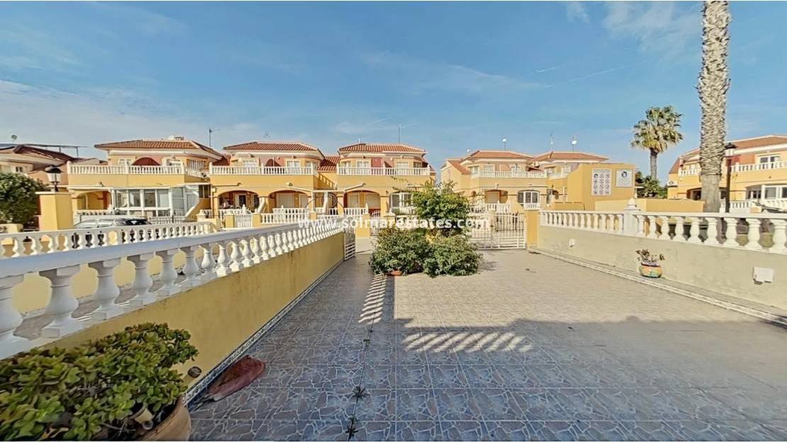 Pareado de 2 habitaciones en Cabo Roig en venta con piscina - 225.000 € (Ref: 9538890)