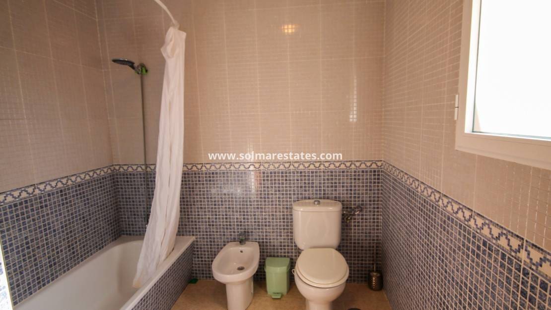 Apartamento de 3 habitaciones en Villamartin en venta con piscina - 175.000 € (Ref: 9544023)