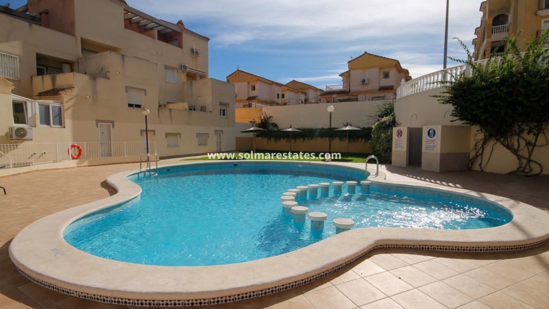 Apartamento de 3 habitaciones en Villamartin en venta con piscina - 175.000 € (Ref: 9544023)