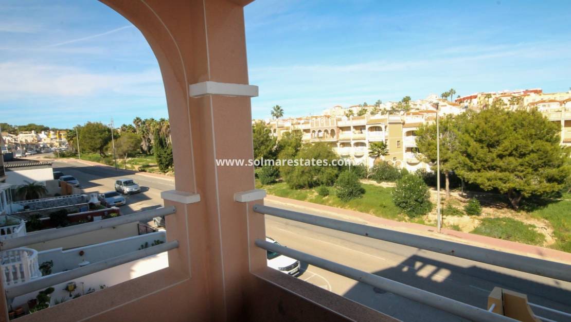 Apartamento de 3 habitaciones en Villamartin en venta con piscina - 175.000 € (Ref: 9544023)