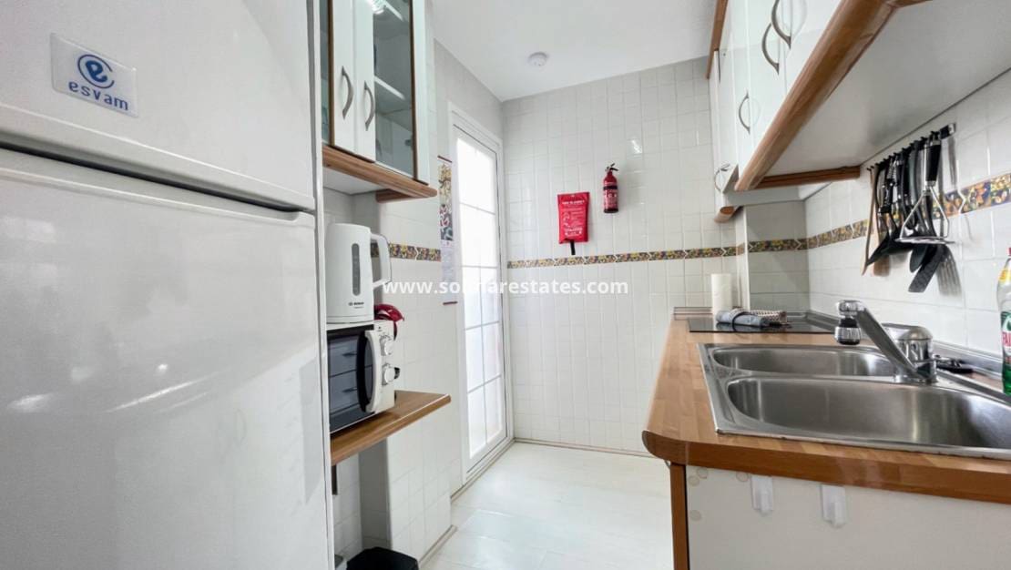 2 soverom Leilighet til salgs i Punta Prima med svømmebasseng - € 185 000 (Ref: 9548850)