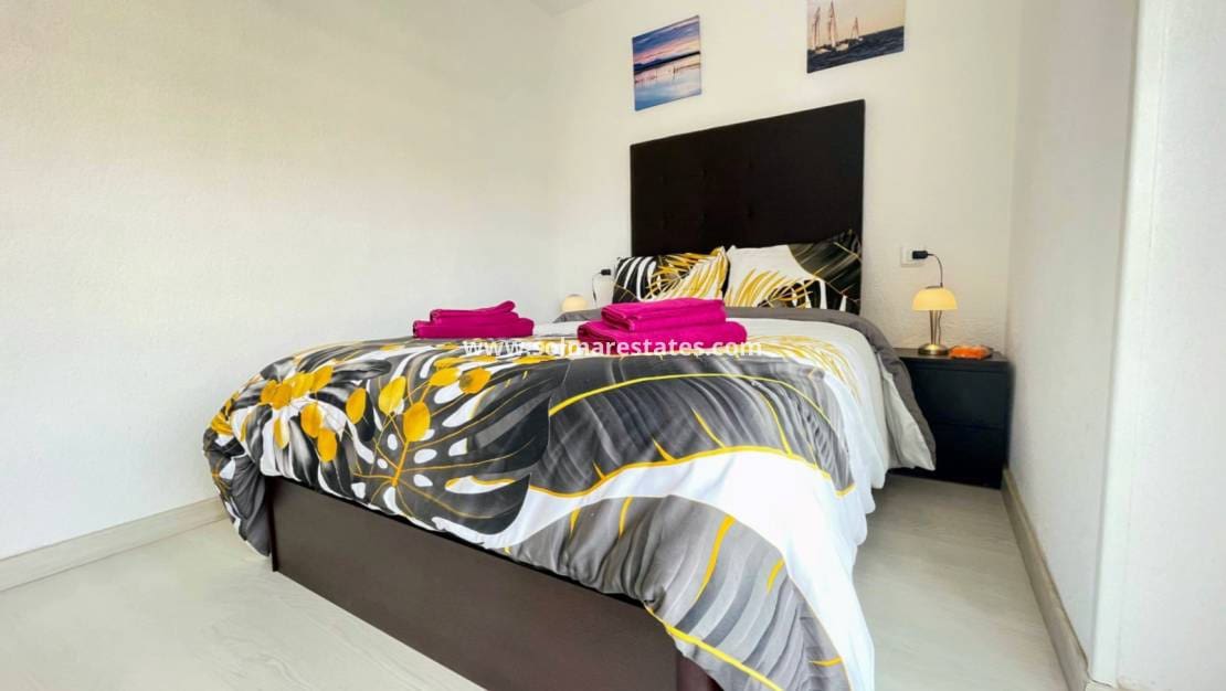 2 soverom Leilighet til salgs i Punta Prima med svømmebasseng - € 185 000 (Ref: 9548850)