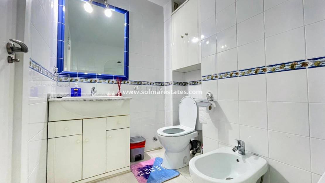 2 soverom Leilighet til salgs i Punta Prima med svømmebasseng - € 185 000 (Ref: 9548850)