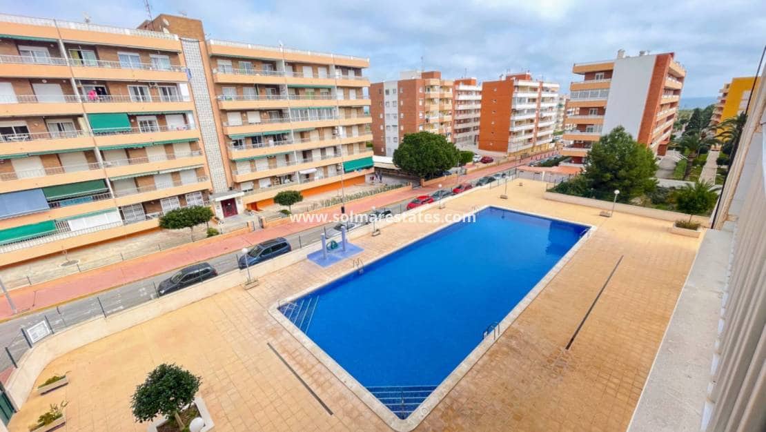 2 soverom Leilighet til salgs i Punta Prima med svømmebasseng - € 185 000 (Ref: 9548850)