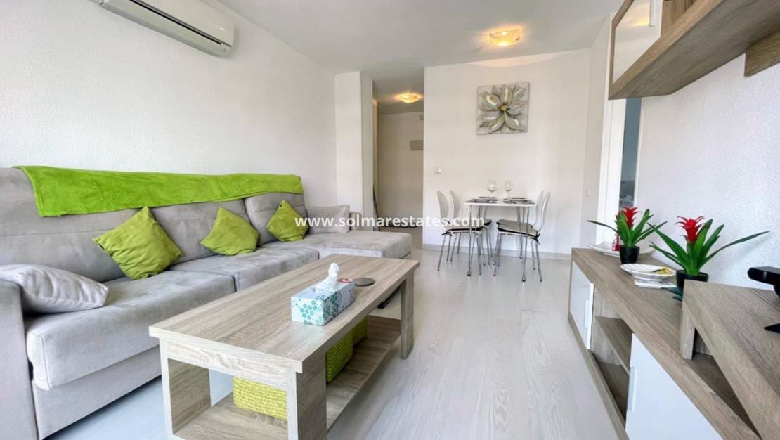 2 soverom Leilighet til salgs i Punta Prima med svømmebasseng - € 185 000 (Ref: 9548850)