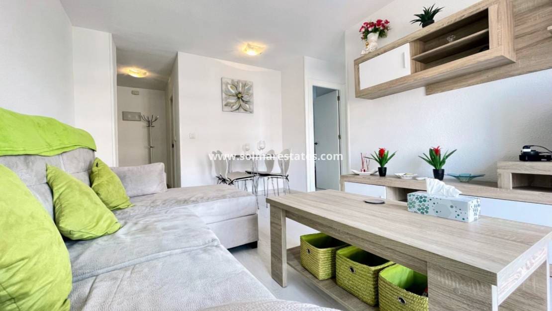 2 soverom Leilighet til salgs i Punta Prima med svømmebasseng - € 185 000 (Ref: 9548850)