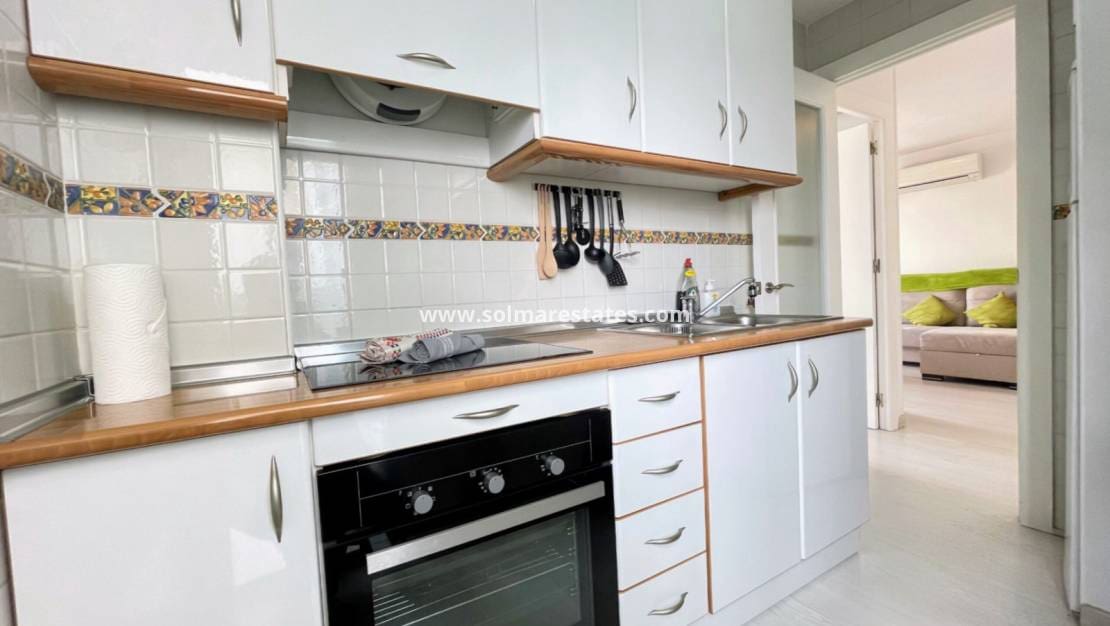 2 soverom Leilighet til salgs i Punta Prima med svømmebasseng - € 185 000 (Ref: 9548850)