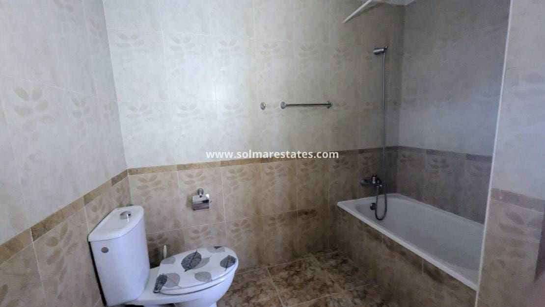 2 chambre Appartement à vendre à Orihuela Costa avec piscine - 140 000 € (Ref: 9548851)