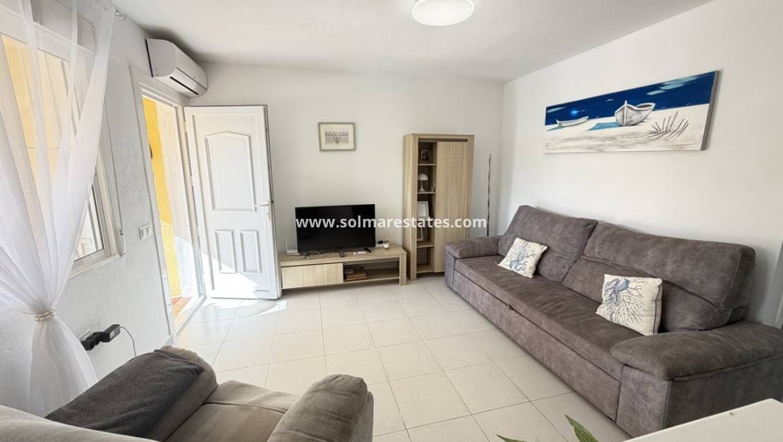 2 sovrum Lägenhet till salu i Villamartin med pool - 159 000 € (Ref: 9549910)