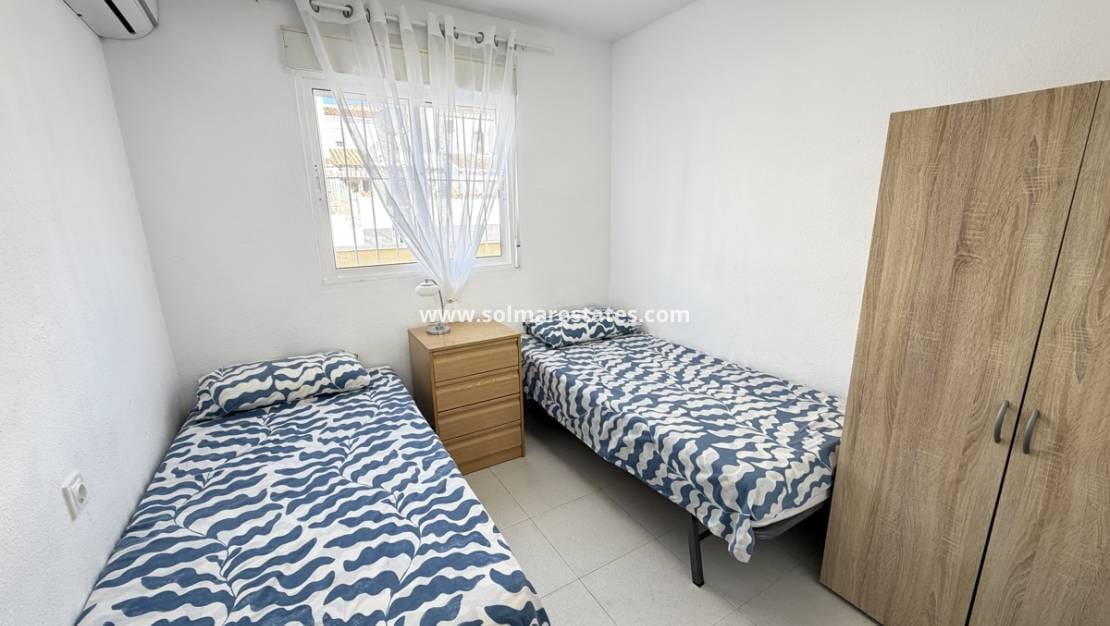 2 sovrum Lägenhet till salu i Villamartin med pool - 159 000 € (Ref: 9549910)