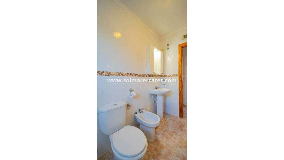 3 makuuhuone Omakotitalo myytävänä paikassa Playa Flamenca mukana uima-altaan - 269 000 € (Ref: 9549914)