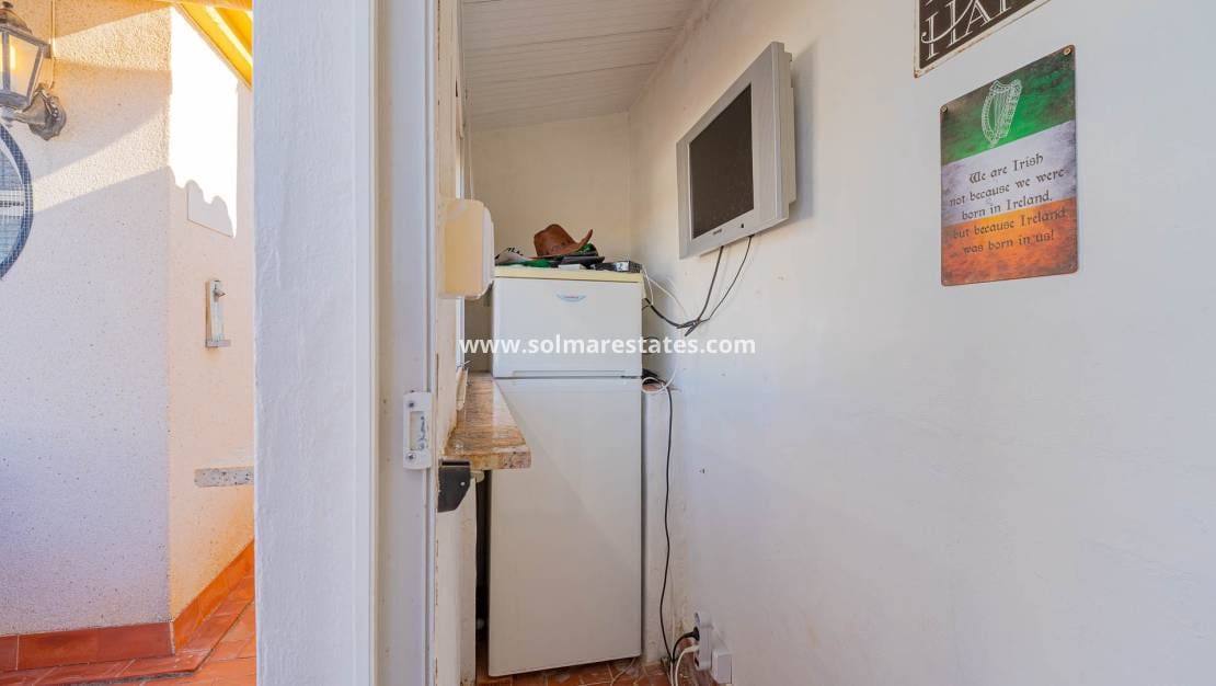 3 makuuhuone Omakotitalo myytävänä paikassa Playa Flamenca mukana uima-altaan - 269 000 € (Ref: 9549914)