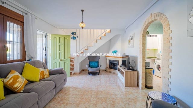 3 makuuhuone Omakotitalo myytävänä paikassa Playa Flamenca, Orihuela mukana uima-altaan - 269 000 € (Ref: 9549914)