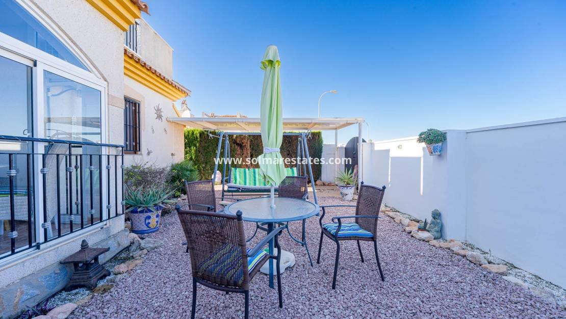 3 makuuhuone Omakotitalo myytävänä paikassa Playa Flamenca mukana uima-altaan - 269 000 € (Ref: 9549914)