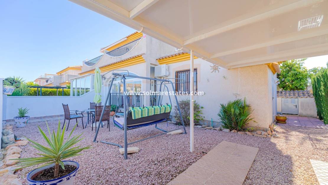 3 makuuhuone Omakotitalo myytävänä paikassa Playa Flamenca mukana uima-altaan - 269 000 € (Ref: 9549914)