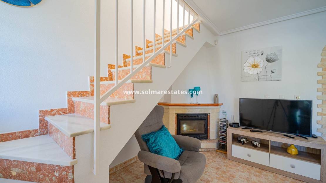 3 makuuhuone Omakotitalo myytävänä paikassa Playa Flamenca mukana uima-altaan - 269 000 € (Ref: 9549914)