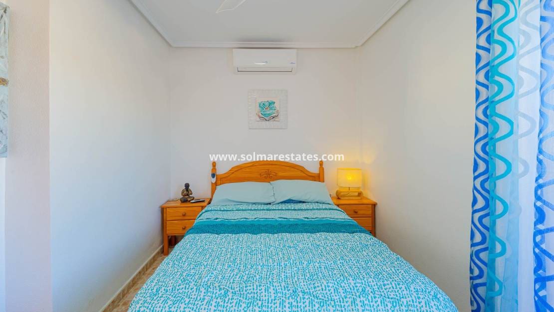 3 makuuhuone Omakotitalo myytävänä paikassa Playa Flamenca mukana uima-altaan - 269 000 € (Ref: 9549914)