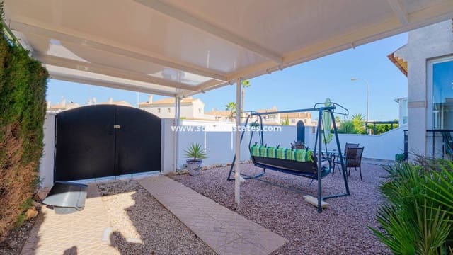 3 makuuhuone Omakotitalo myytävänä paikassa Playa Flamenca, Orihuela mukana uima-altaan - 269 000 € (Ref: 9549914)