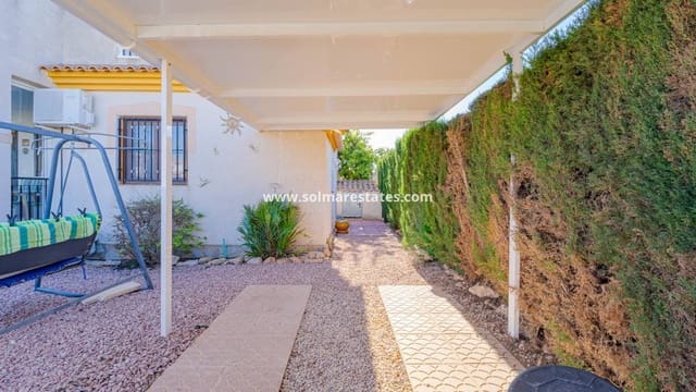 3 makuuhuone Omakotitalo myytävänä paikassa Playa Flamenca, Orihuela mukana uima-altaan - 269 000 € (Ref: 9549914)