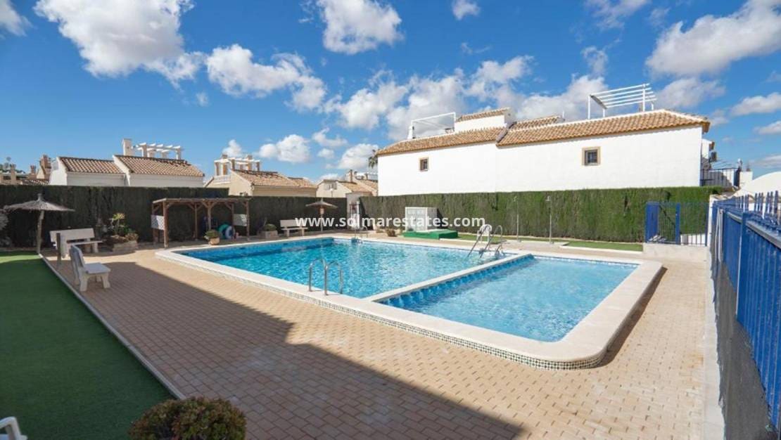 2 soverom Leilighet til salgs i Los Altos med svømmebasseng - € 149 900 (Ref: 9552262)